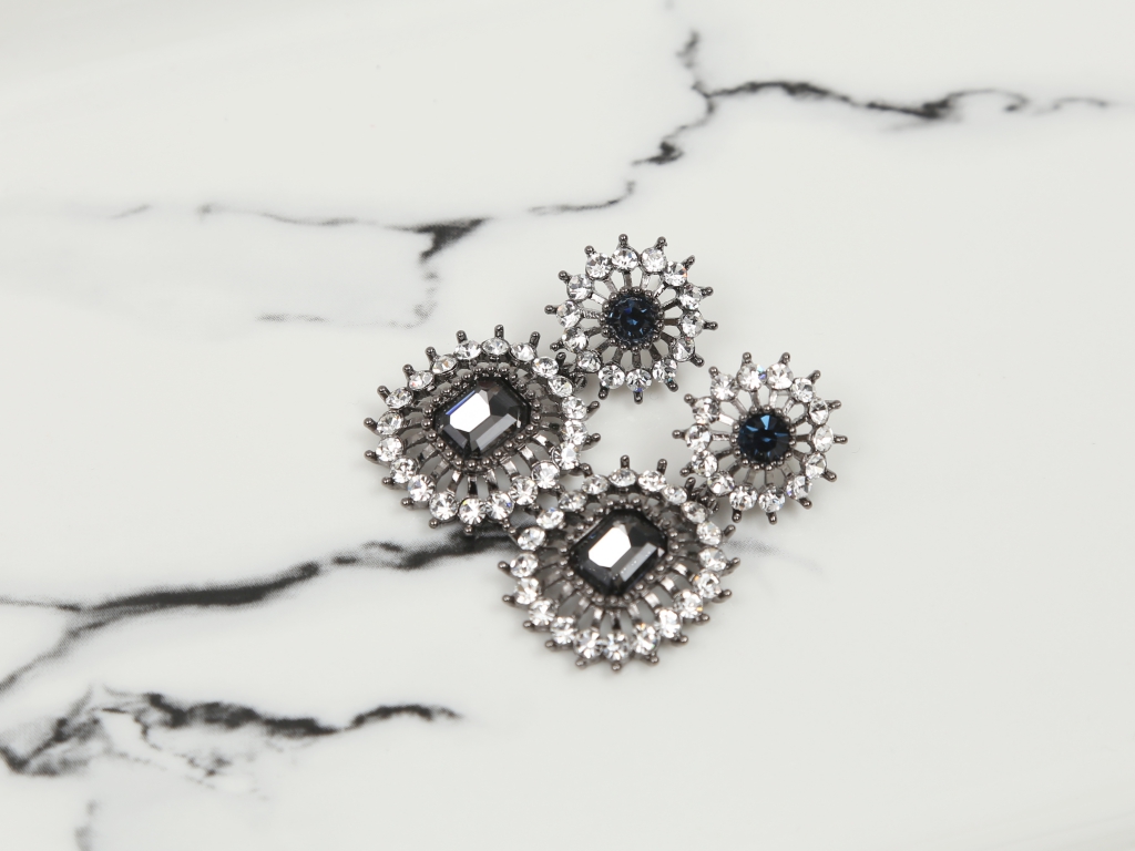 Year-end party bold drop earrings 12 kinds Antique