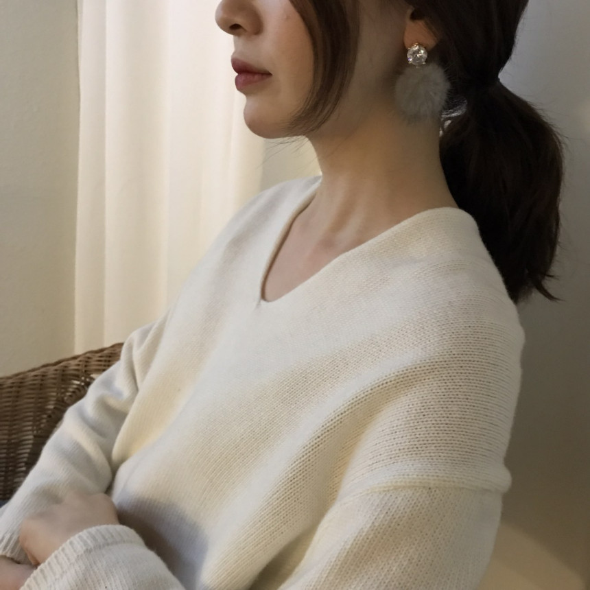 Cubic ball mink earrings Minimal cuticle coordinat