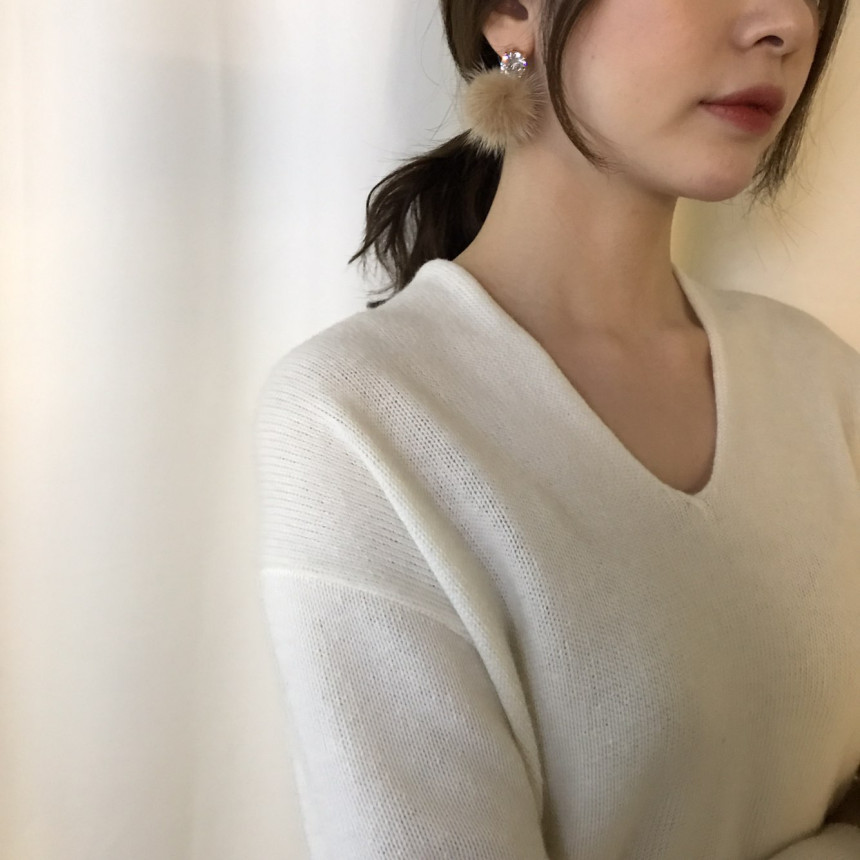 Cubic ball mink earrings Minimal cuticle coordinat