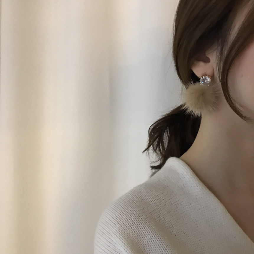 Cubic ball mink earrings Minimal cuticle coordinat