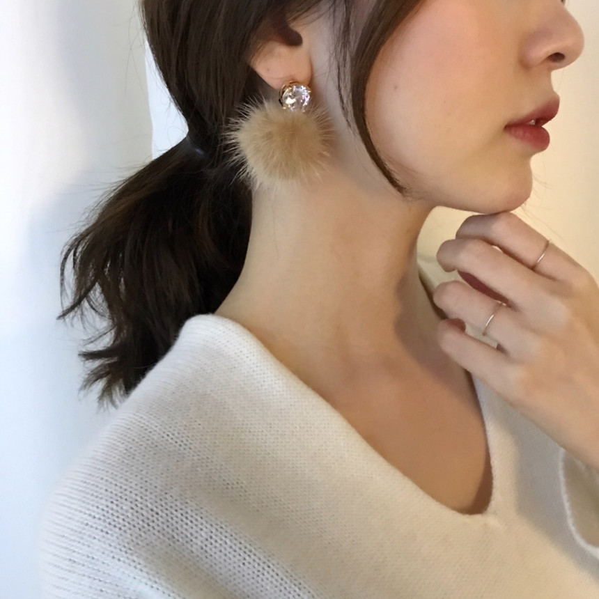 Cubic ball mink earrings Minimal cuticle coordinat