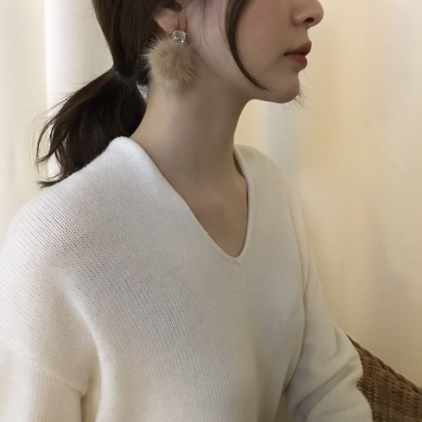 Cubic ball mink earrings Minimal cuticle coordinat