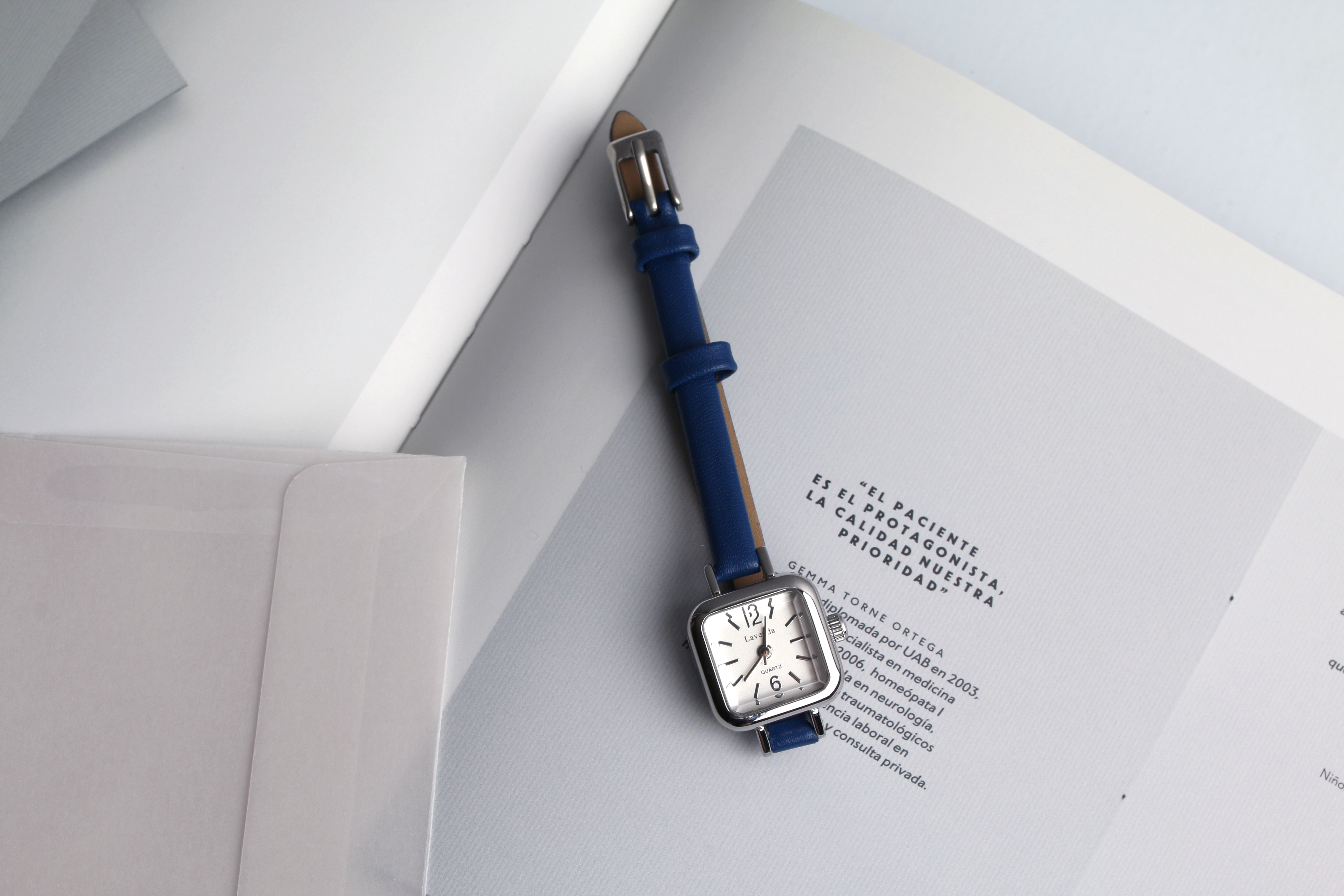 <b><p>thin leaer clock ma wrist square fason 30</p></b><b><p>薄い レザー 時計 女性の手首 正方形 ファッション 30貸し出し フレンドの贈り物</p></b><br /><br /><p align='center'>