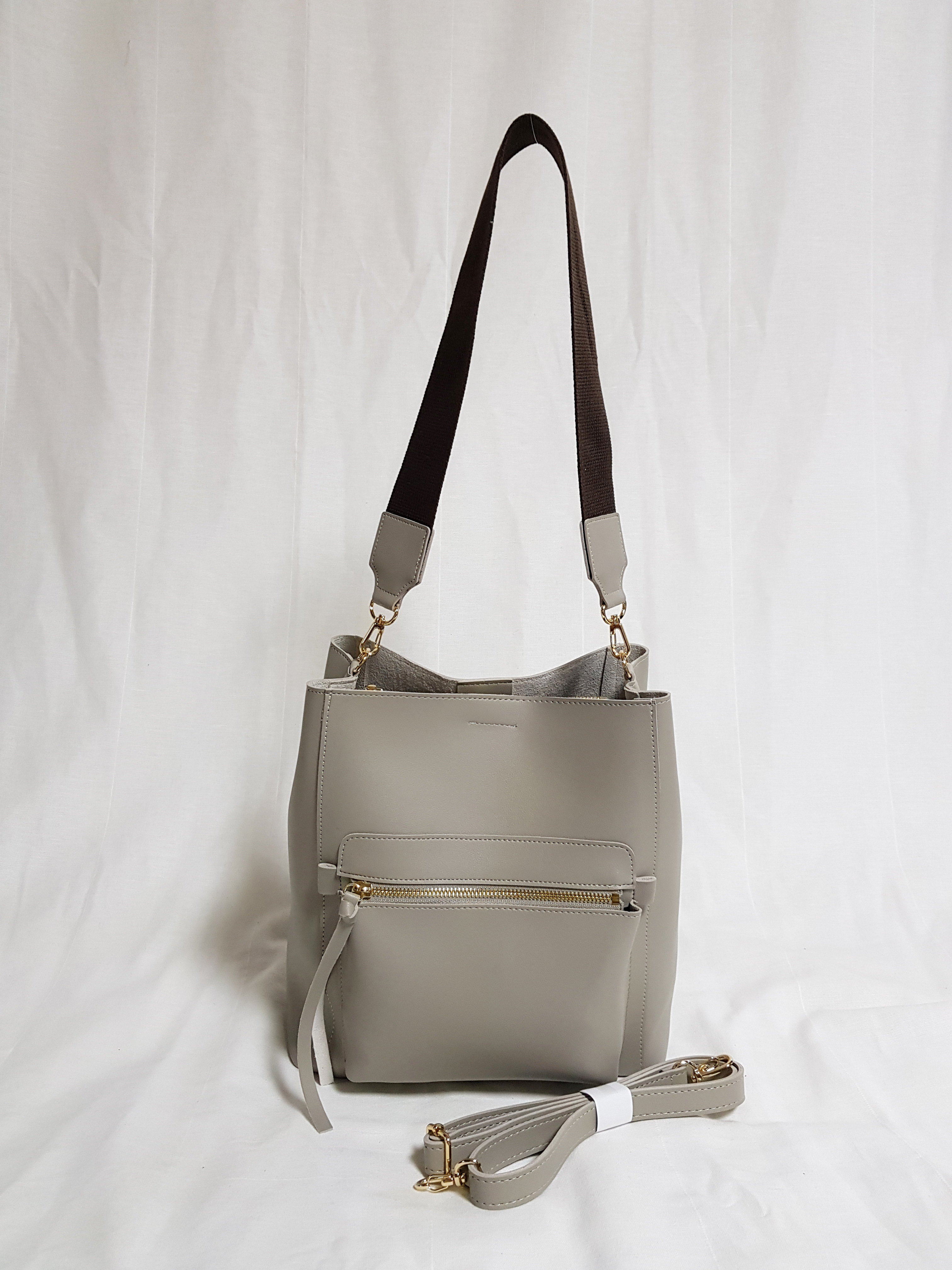 <b><p>Daily zipper pocket should bag color bu Hobo</p></b><b><p>デイリーファスナーポケットショルダーバッグ9色バケットバッグホーボーバッグオススメバッグ20代の女性</p></b><br /><br /><p align='center'>