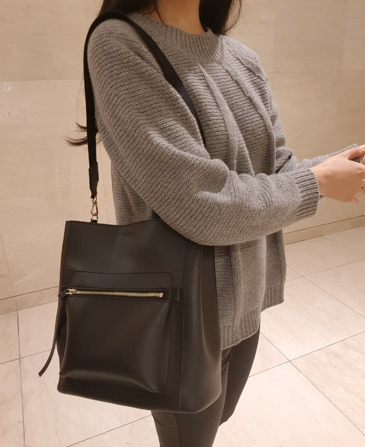 <b><p>Daily zipper pocket should bag color bu Hobo</p></b><b><p>デイリーファスナーポケットショルダーバッグ9色バケットバッグホーボーバッグオススメバッグ20代の女性</p></b><br /><br /><p align='center'>