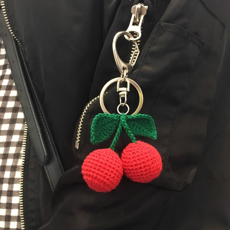 Pomfom !! Cherry Keyring Christmas discount !! Vin