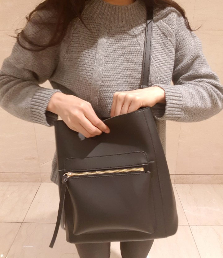 <b><p>Daily zipper pocket should bag color bu Hobo</p></b><b><p>デイリーファスナーポケットショルダーバッグ9色バケットバッグホーボーバッグオススメバッグ20代の女性</p></b><br /><br /><p align='center'>