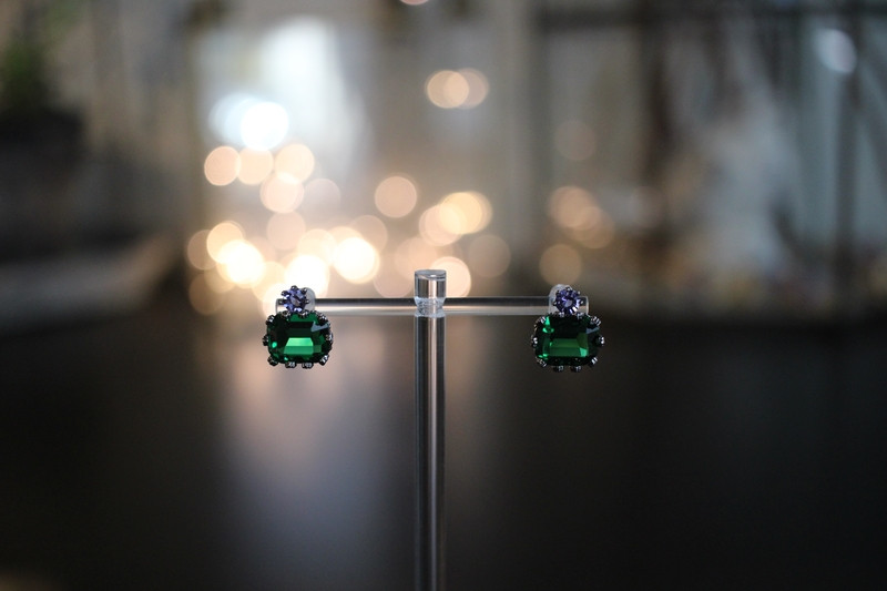 <b><p>Vivid color point earrg 2r Woman silver fele</p></b><b><p>ビビッド カラー ポイント イヤリング 2色 ヨジャウン シルバー 女性 キューク</p></b><br /><br /><p align='center'>