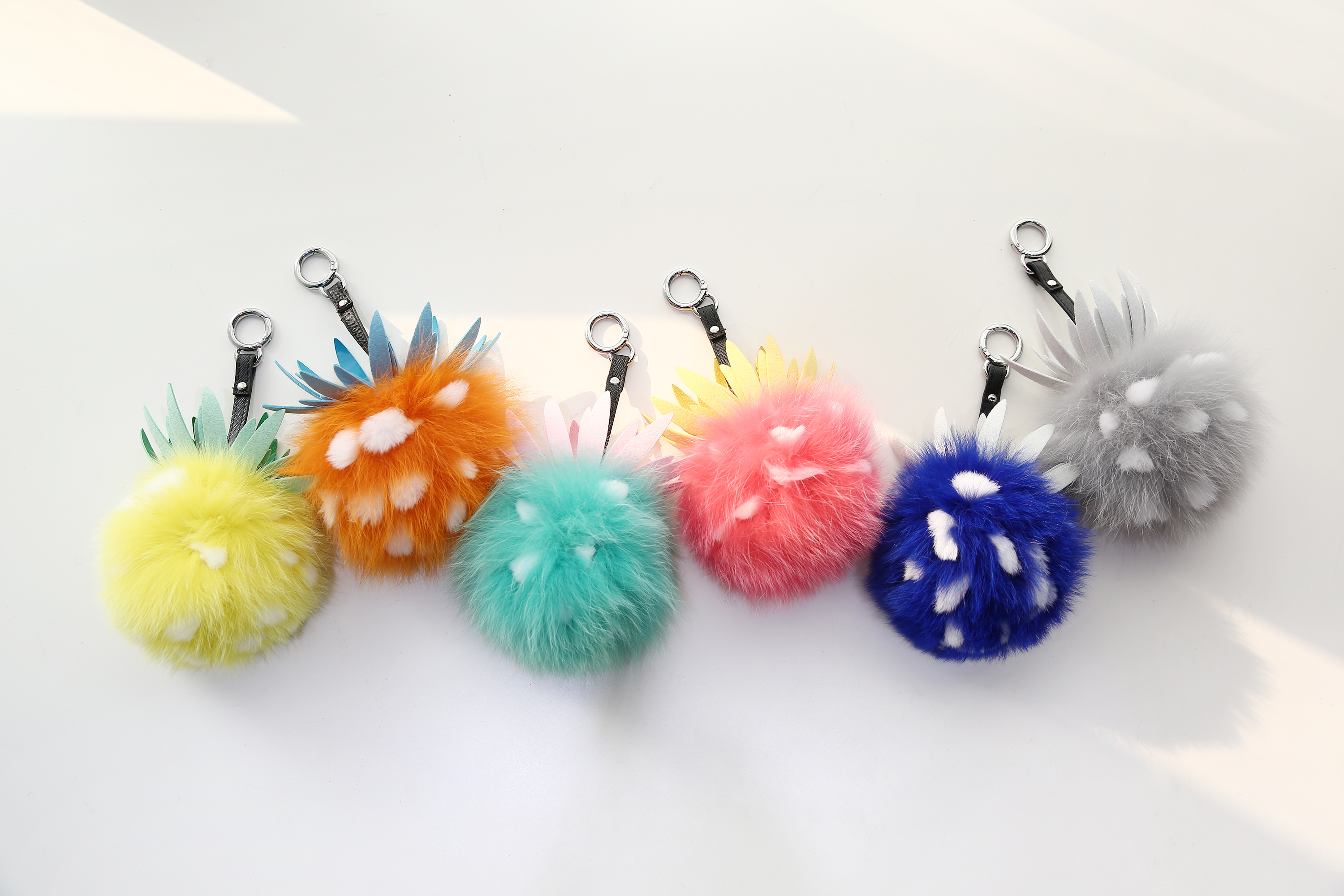 Pineapple Saga Fox Keyring Fur Foam Foam Professio