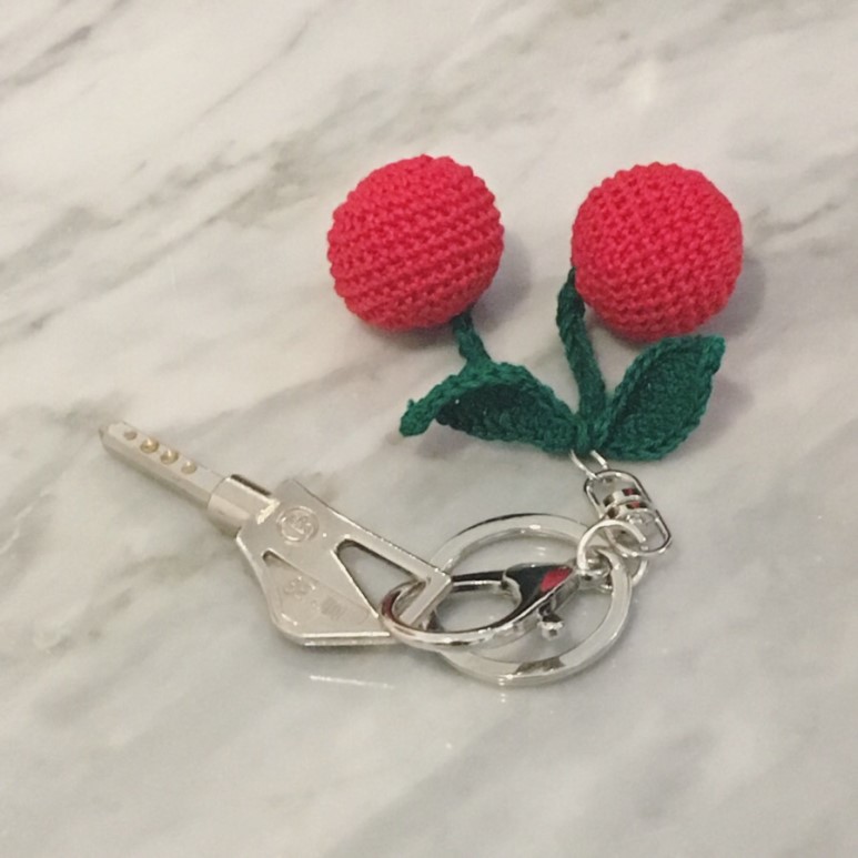 Pomfom !! Cherry Keyring Christmas discount !! Vin