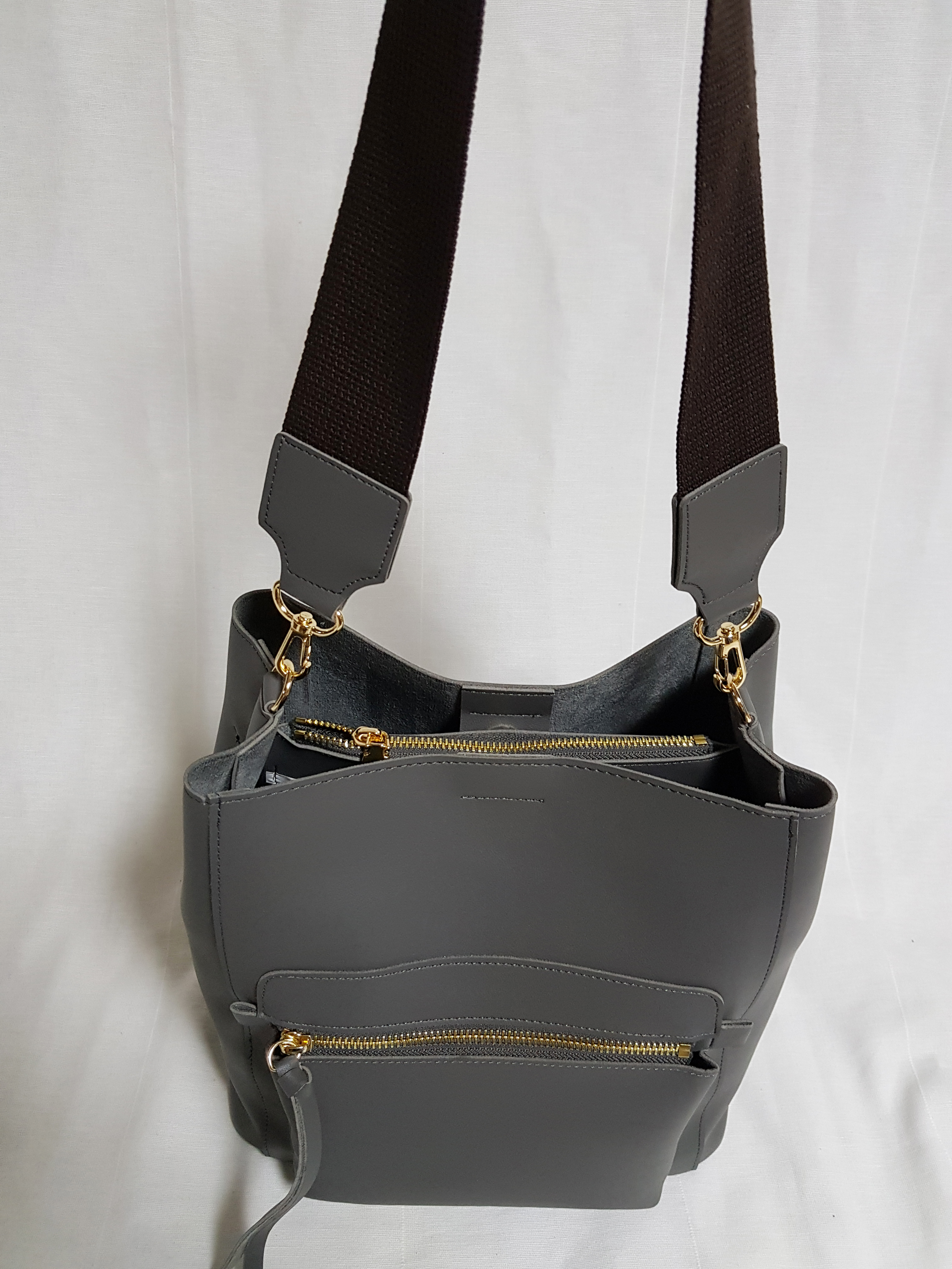 <b><p>Daily zipper pocket should bag color bu Hobo</p></b><b><p>デイリーファスナーポケットショルダーバッグ9色バケットバッグホーボーバッグオススメバッグ20代の女性</p></b><br /><br /><p align='center'>