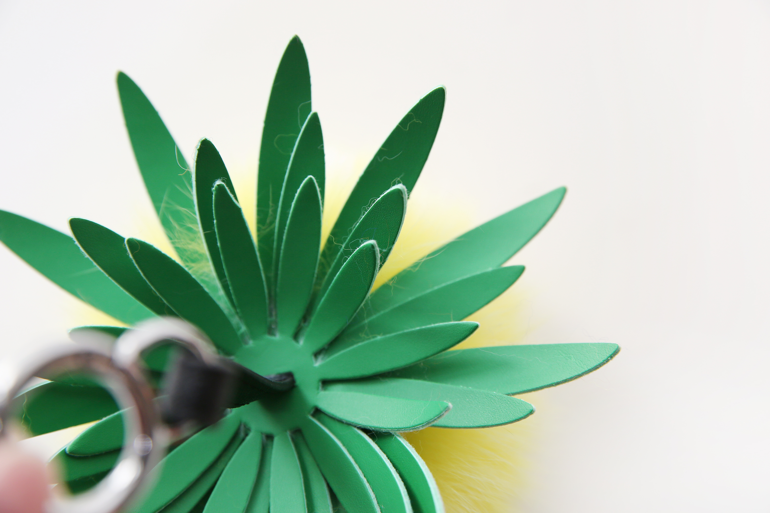 Pineapple Saga Fox Keyring Fur Foam Foam Professio