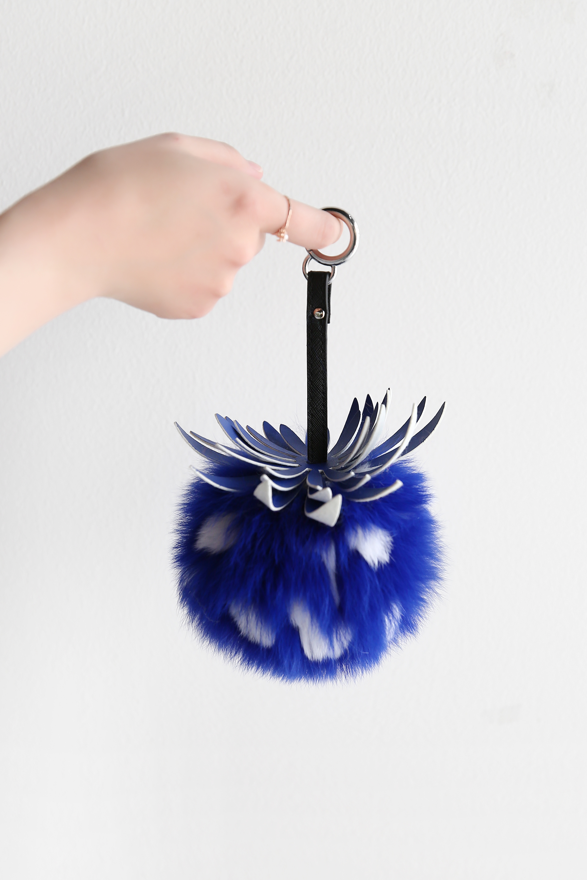 Pineapple Saga Fox Keyring Fur Foam Foam Professio