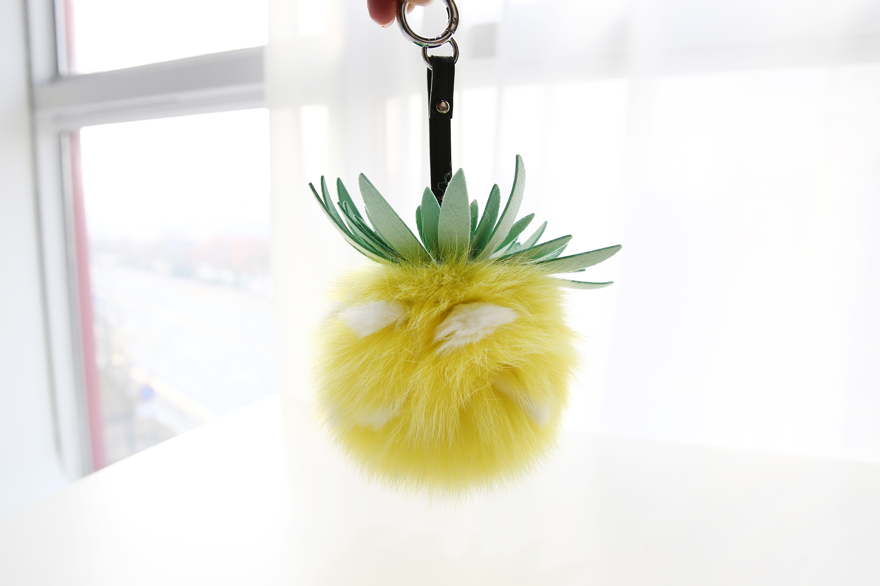 Pineapple Saga Fox Keyring Fur Foam Foam Professio