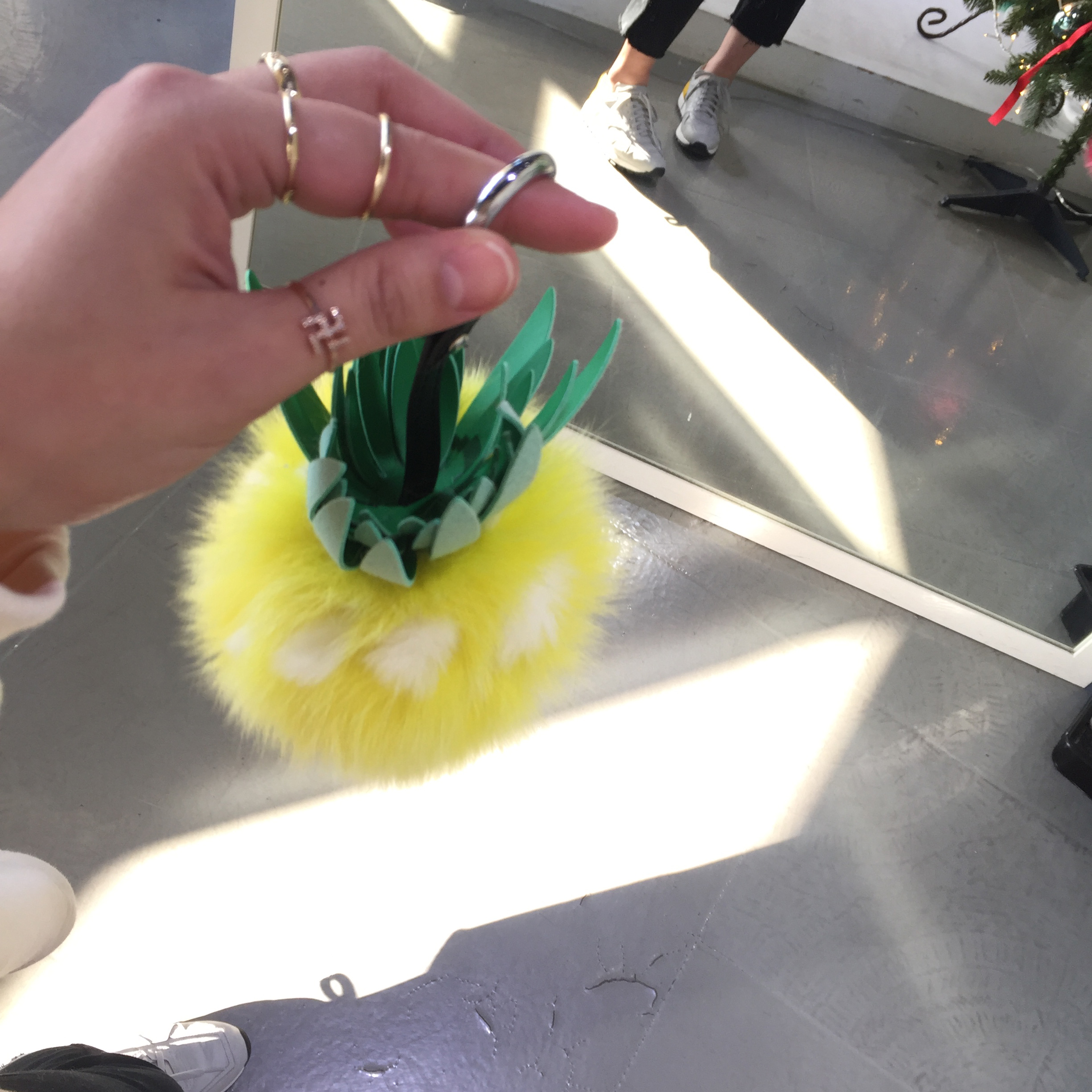Pineapple Saga Fox Keyring Fur Foam Foam Professio