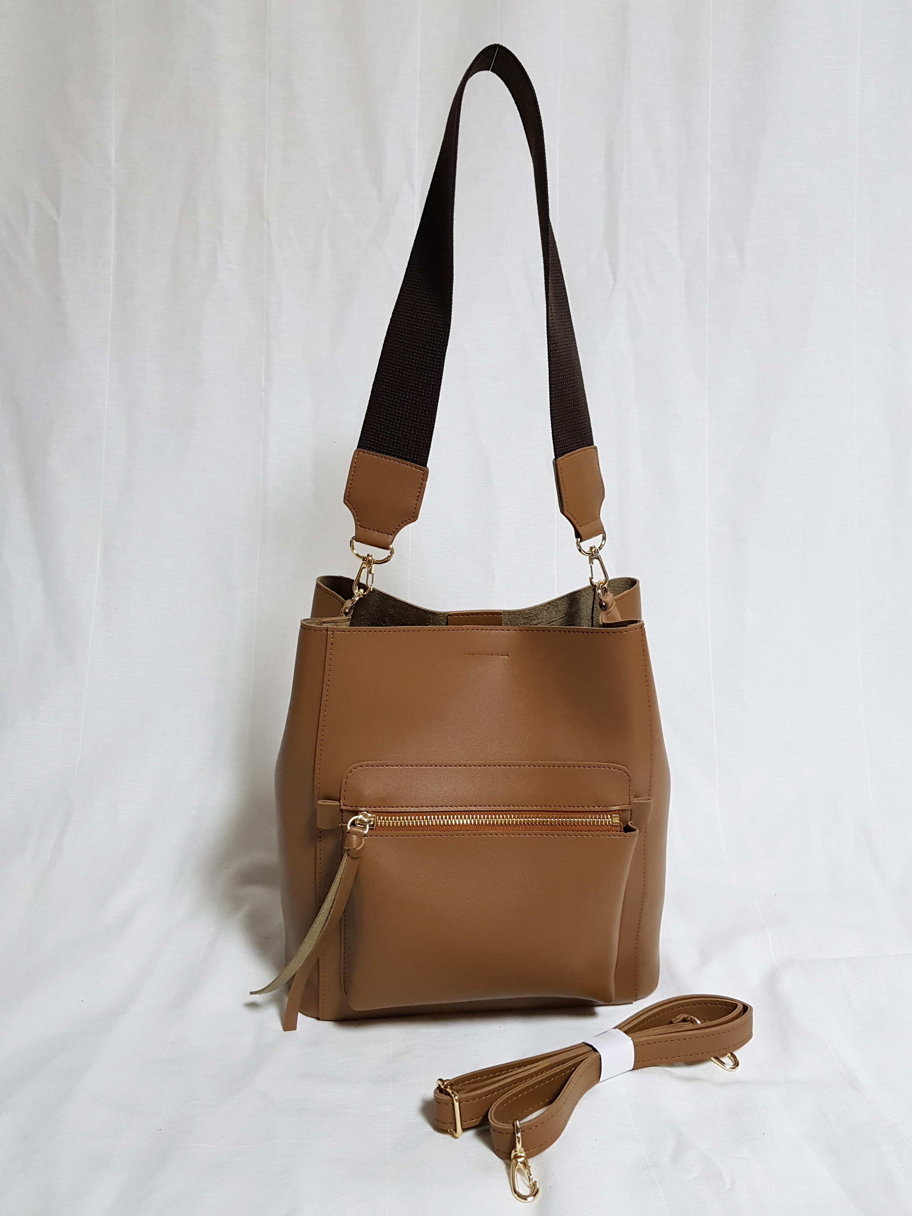 <b><p>Daily zipper pocket should bag color bu Hobo</p></b><b><p>デイリーファスナーポケットショルダーバッグ9色バケットバッグホーボーバッグオススメバッグ20代の女性</p></b><br /><br /><p align='center'>