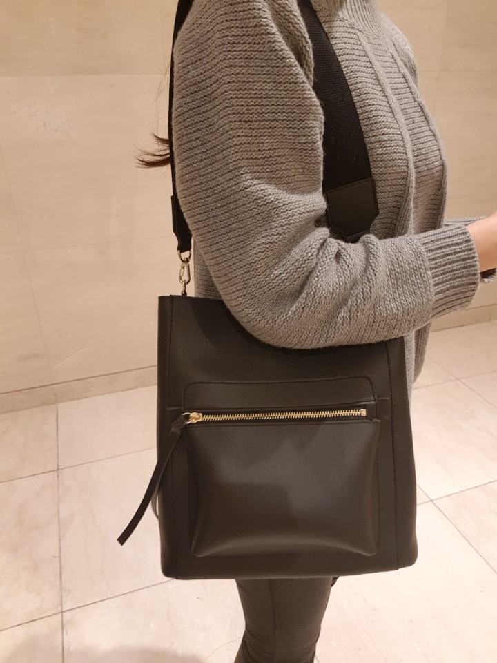 <b><p>Daily zipper pocket should bag color bu Hobo</p></b><b><p>デイリーファスナーポケットショルダーバッグ9色バケットバッグホーボーバッグオススメバッグ20代の女性</p></b><br /><br /><p align='center'>