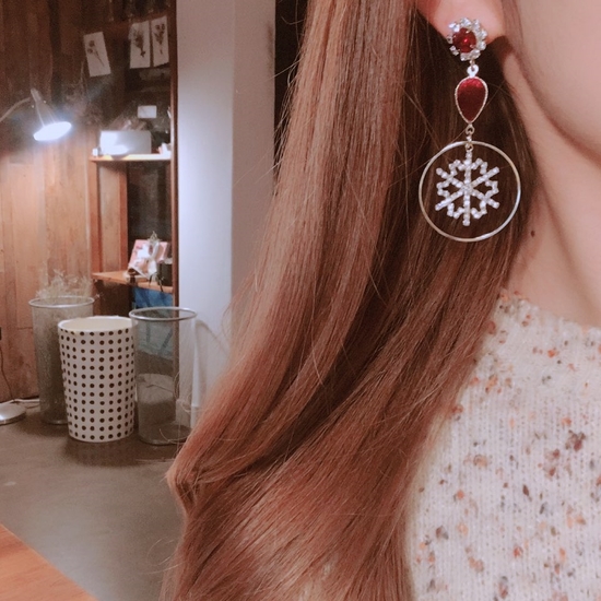 Burgundy snowflake drop earrings point cycle bling