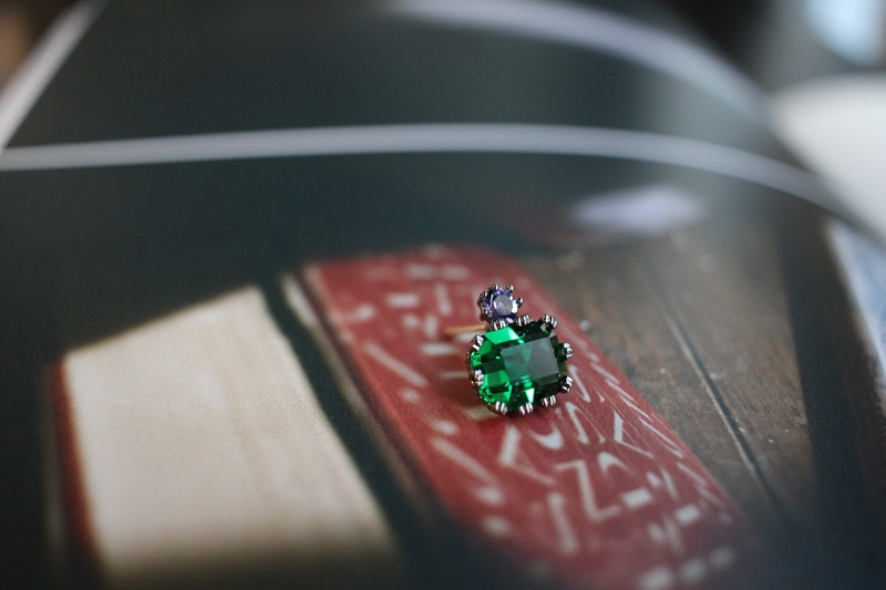 <b><p>Vivid color point earrg 2r Woman silver fele</p></b><b><p>ビビッド カラー ポイント イヤリング 2色 ヨジャウン シルバー 女性 キューク</p></b><br /><br /><p align='center'>