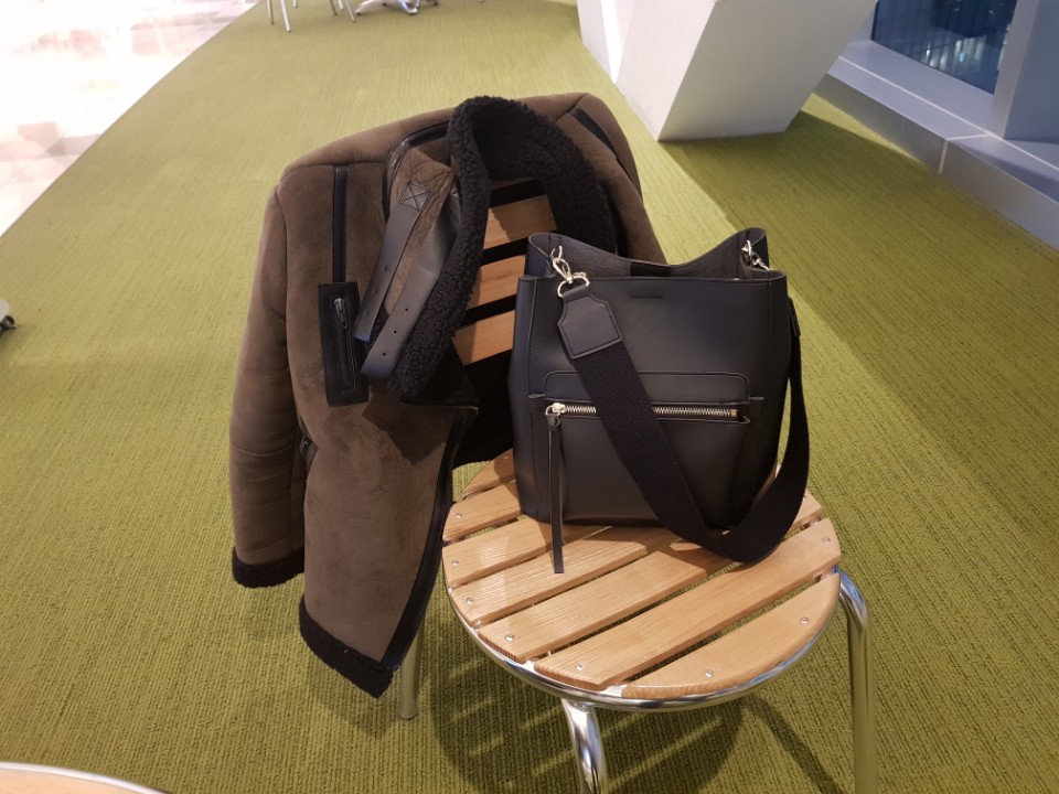 <b><p>Daily zipper pocket should bag color bu Hobo</p></b><b><p>デイリーファスナーポケットショルダーバッグ9色バケットバッグホーボーバッグオススメバッグ20代の女性</p></b><br /><br /><p align='center'>