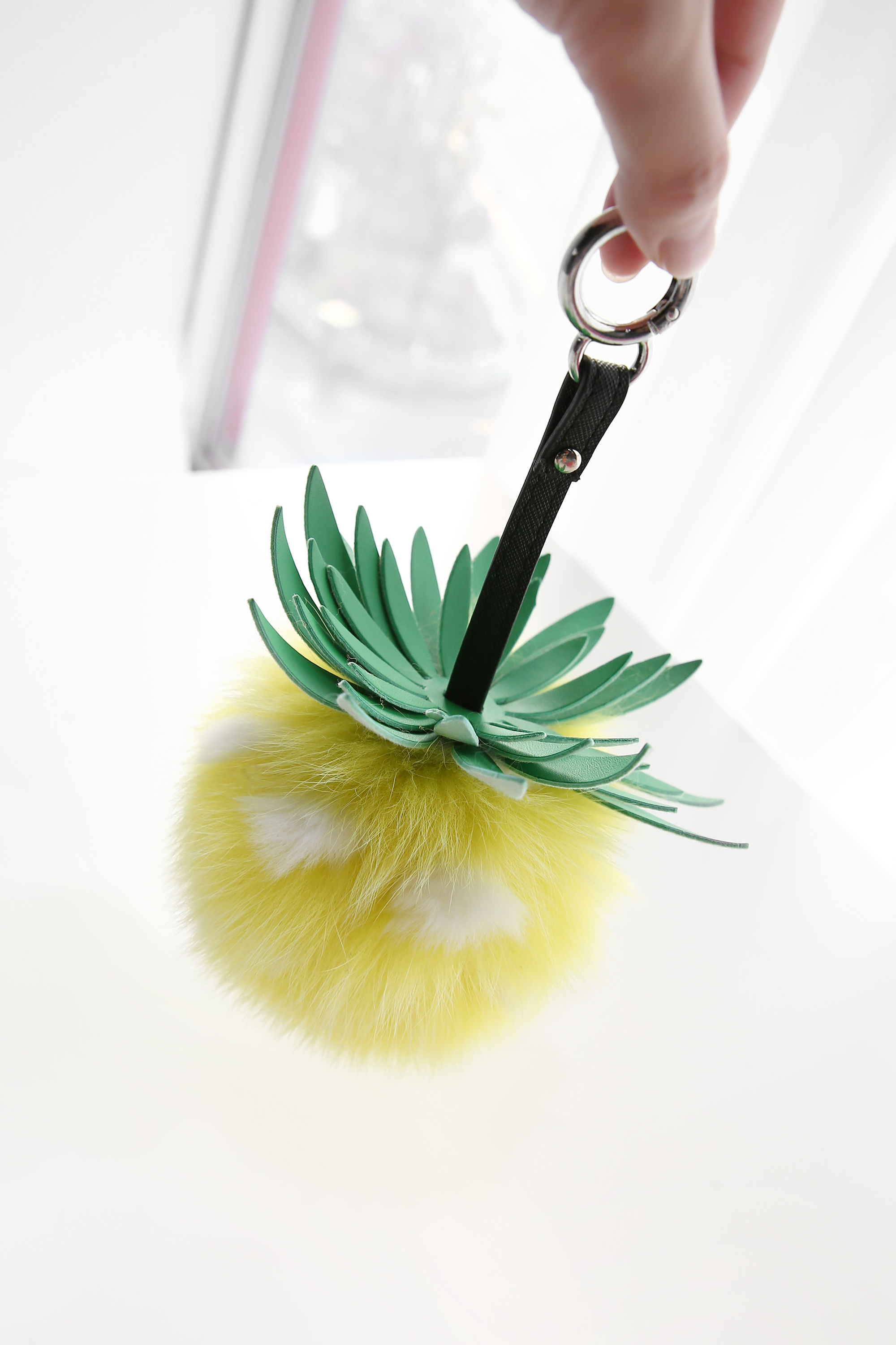 Pineapple Saga Fox Keyring Fur Foam Foam Professio