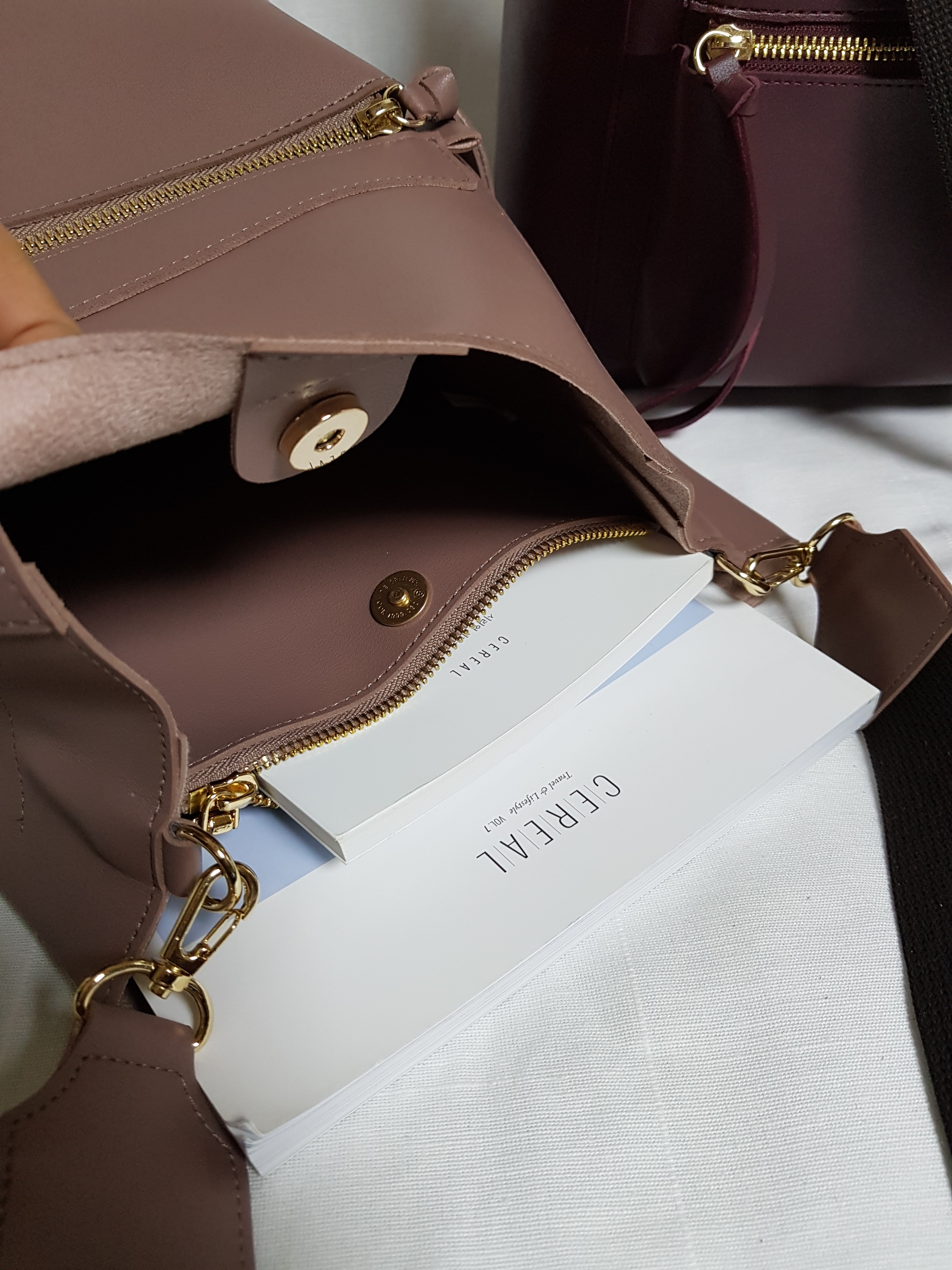 <b><p>Daily zipper pocket should bag color bu Hobo</p></b><b><p>デイリーファスナーポケットショルダーバッグ9色バケットバッグホーボーバッグオススメバッグ20代の女性</p></b><br /><br /><p align='center'>