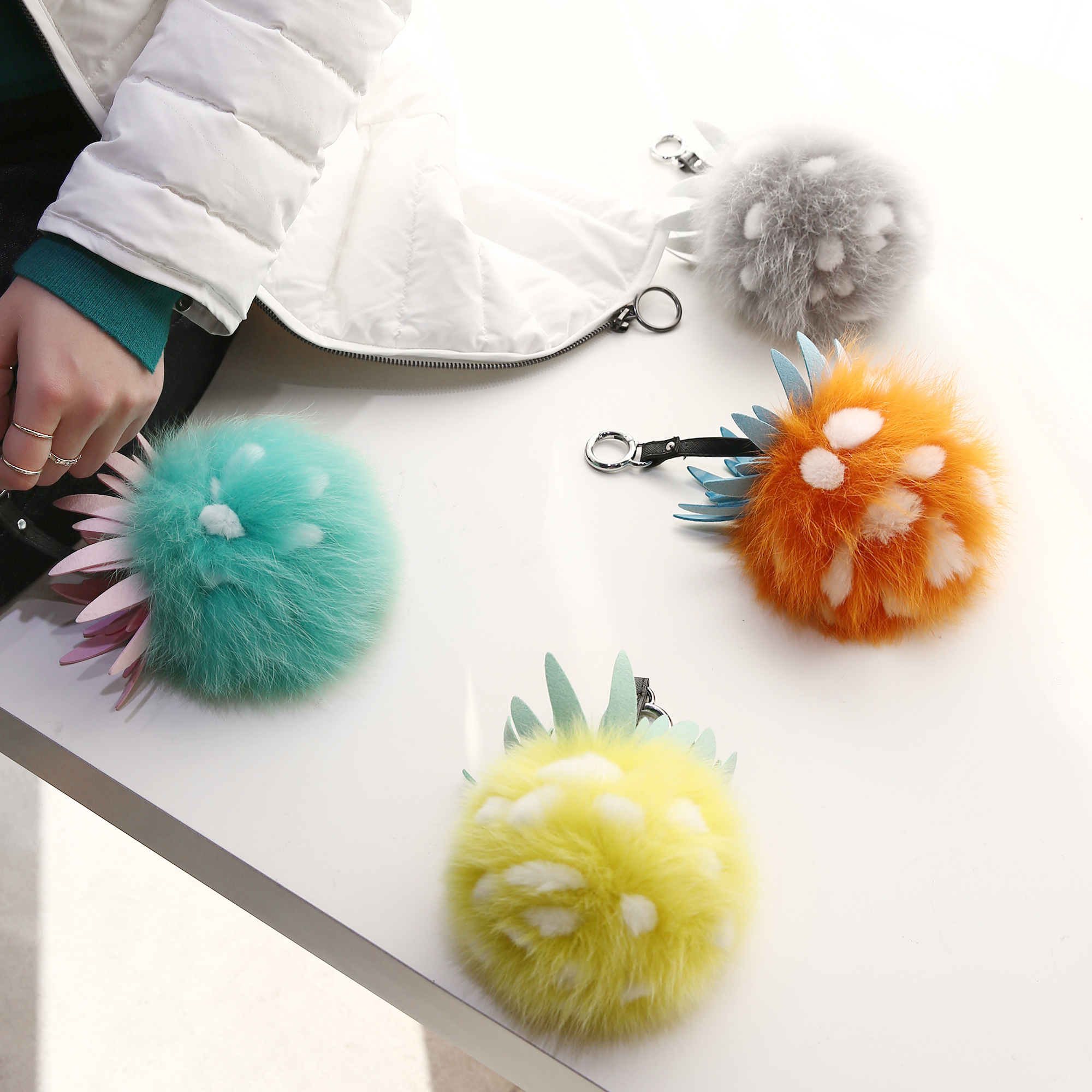 Pineapple Saga Fox Keyring Fur Foam Foam Professio