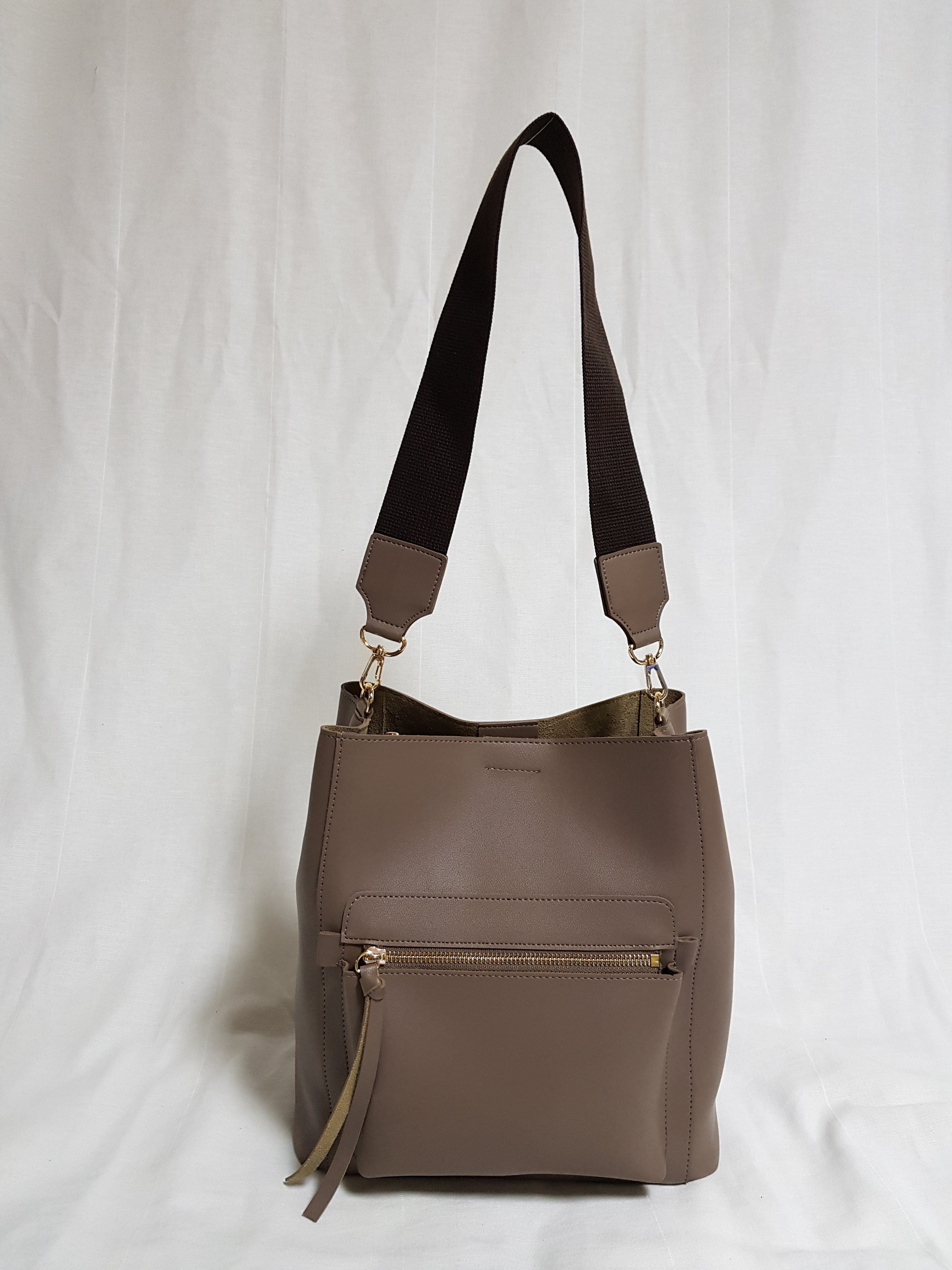 <b><p>Daily zipper pocket should bag color bu Hobo</p></b><b><p>デイリーファスナーポケットショルダーバッグ9色バケットバッグホーボーバッグオススメバッグ20代の女性</p></b><br /><br /><p align='center'>