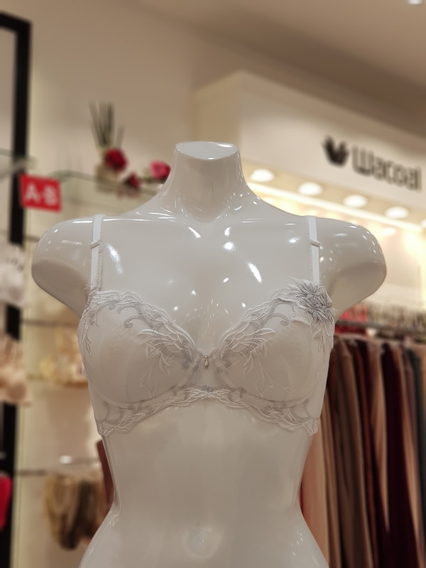 Wacoal Flower motif bra WBR1855 WH Sparkling and l