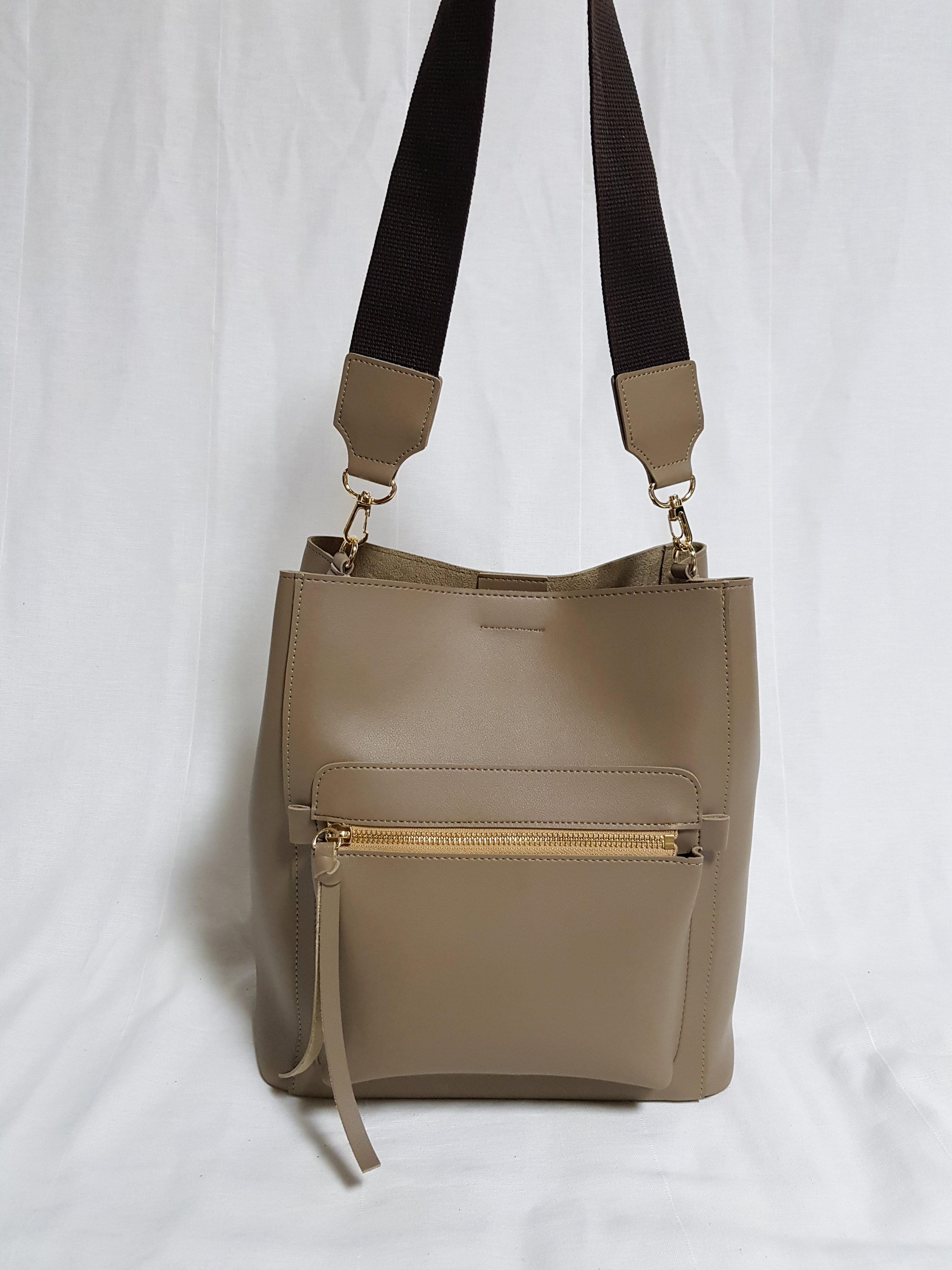 <b><p>Daily zipper pocket should bag color bu Hobo</p></b><b><p>デイリーファスナーポケットショルダーバッグ9色バケットバッグホーボーバッグオススメバッグ20代の女性</p></b><br /><br /><p align='center'>