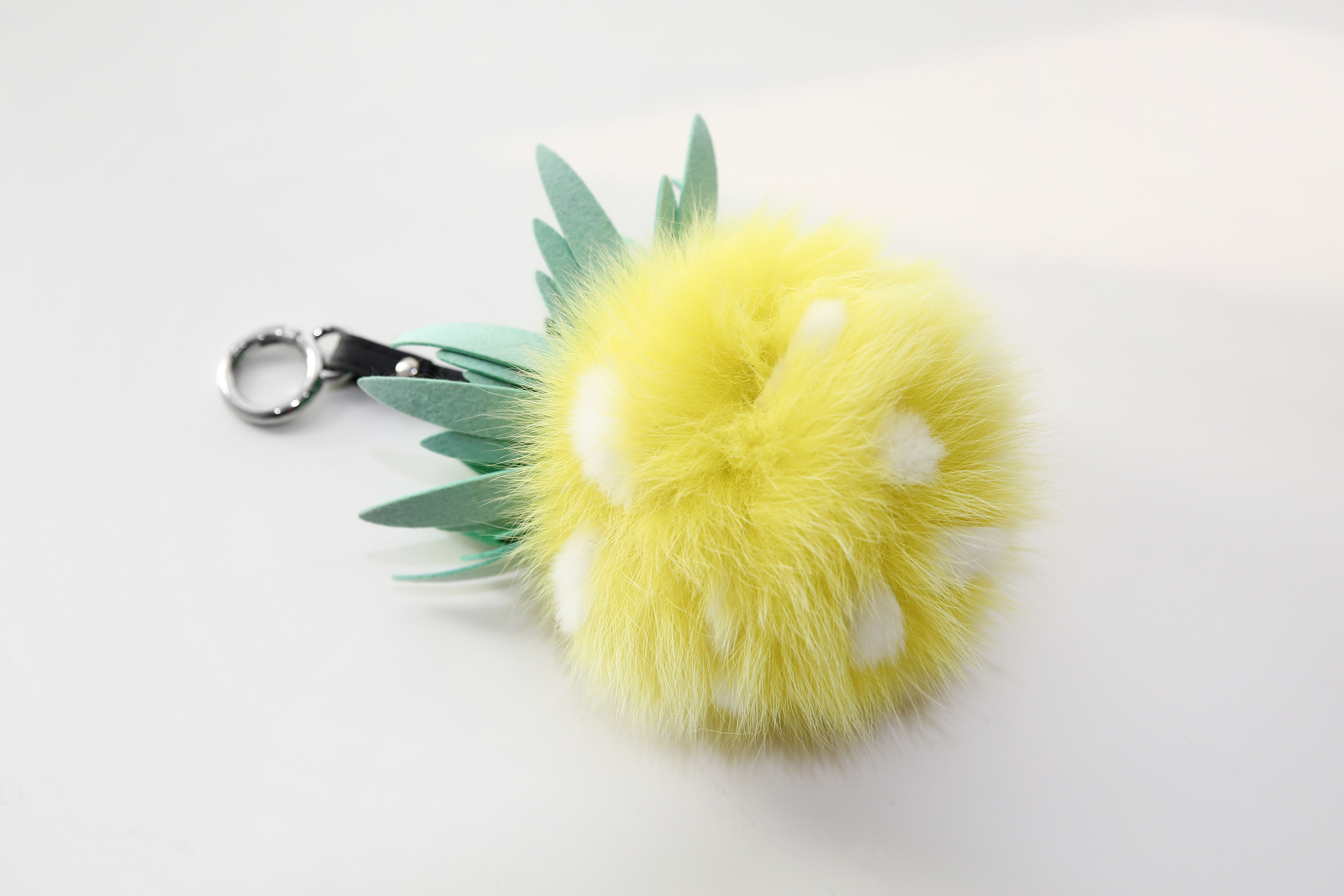 Pineapple Saga Fox Keyring Fur Foam Foam Professio