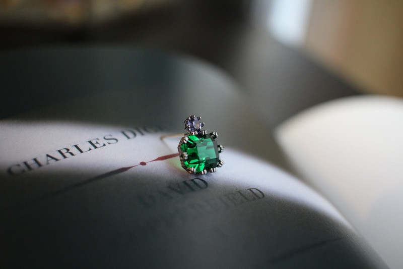 <b><p>Vivid color point earrg 2r Woman silver fele</p></b><b><p>ビビッド カラー ポイント イヤリング 2色 ヨジャウン シルバー 女性 キューク</p></b><br /><br /><p align='center'>