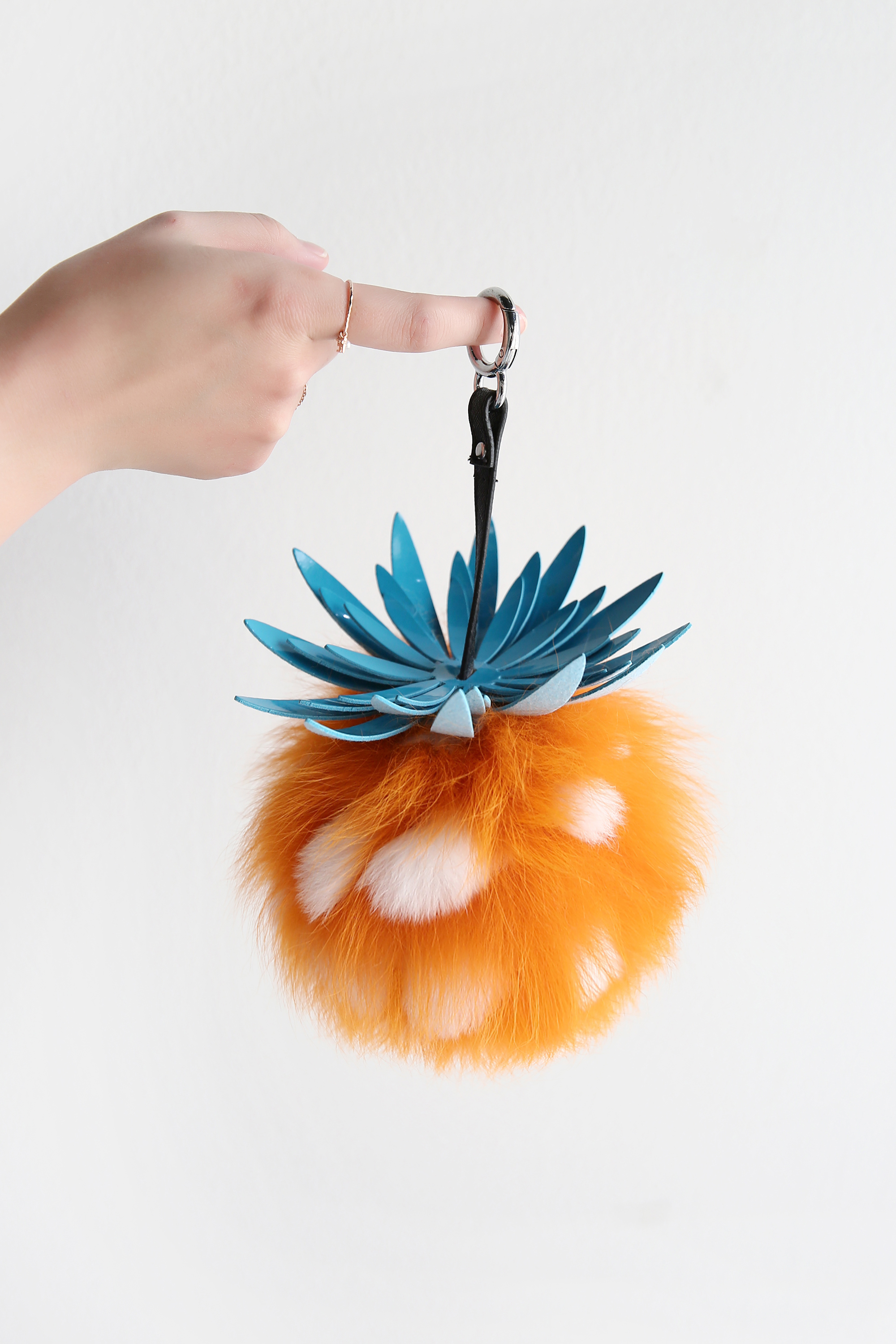 Pineapple Saga Fox Keyring Fur Foam Foam Professio