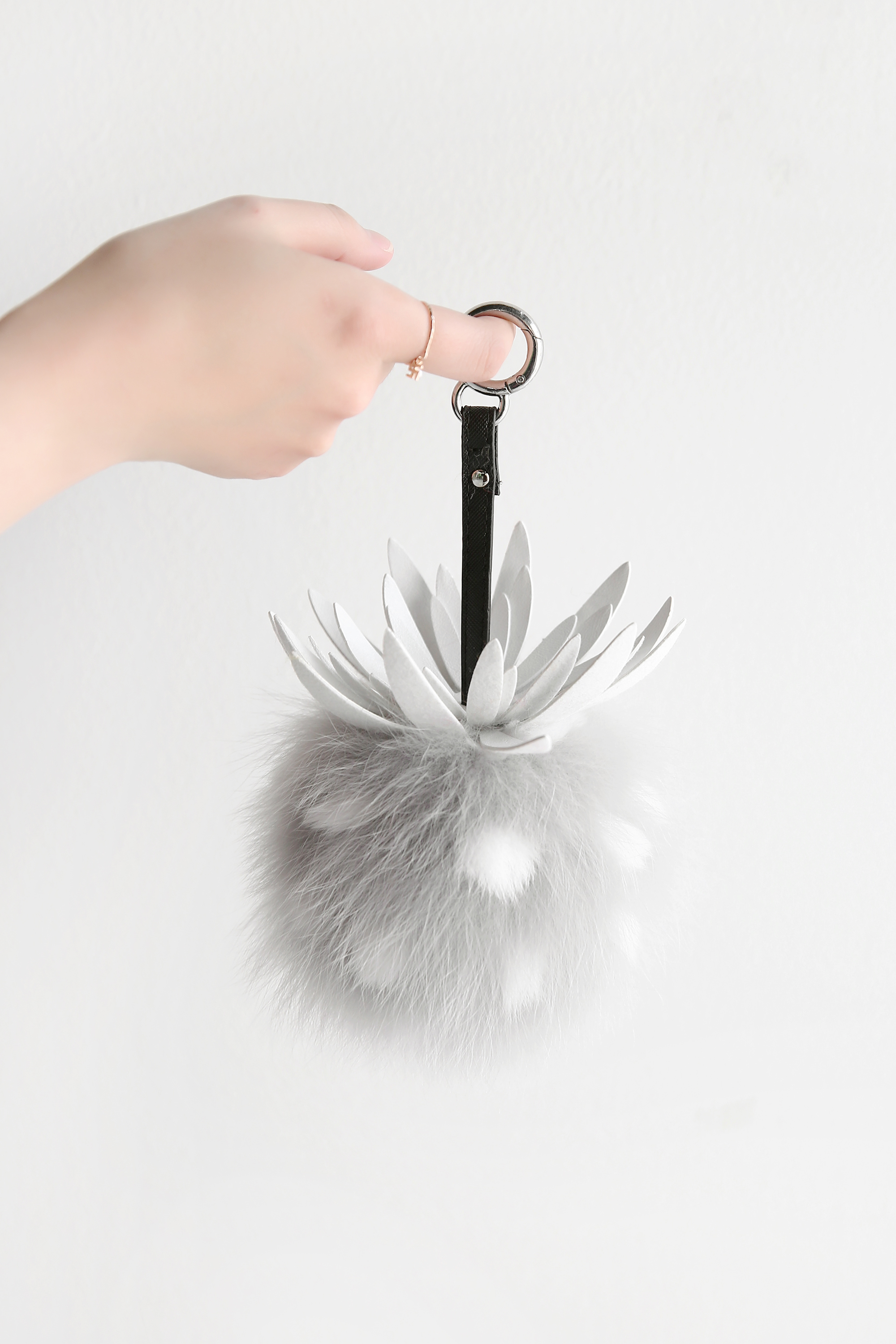 Pineapple Saga Fox Keyring Fur Foam Foam Professio