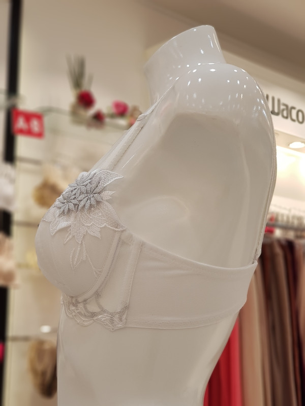 Wacoal Flower motif bra WBR1855 WH Sparkling and l