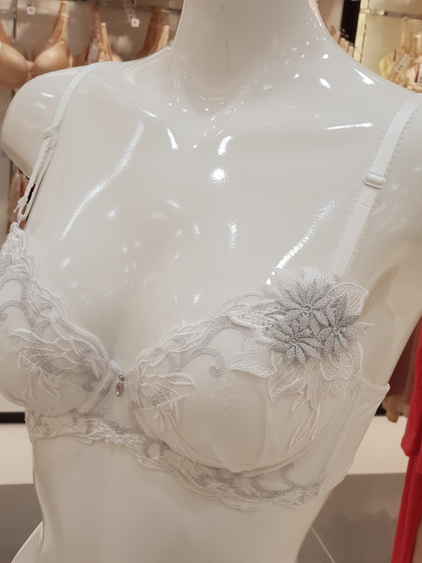 Wacoal Flower motif bra WBR1855 WH Sparkling and l