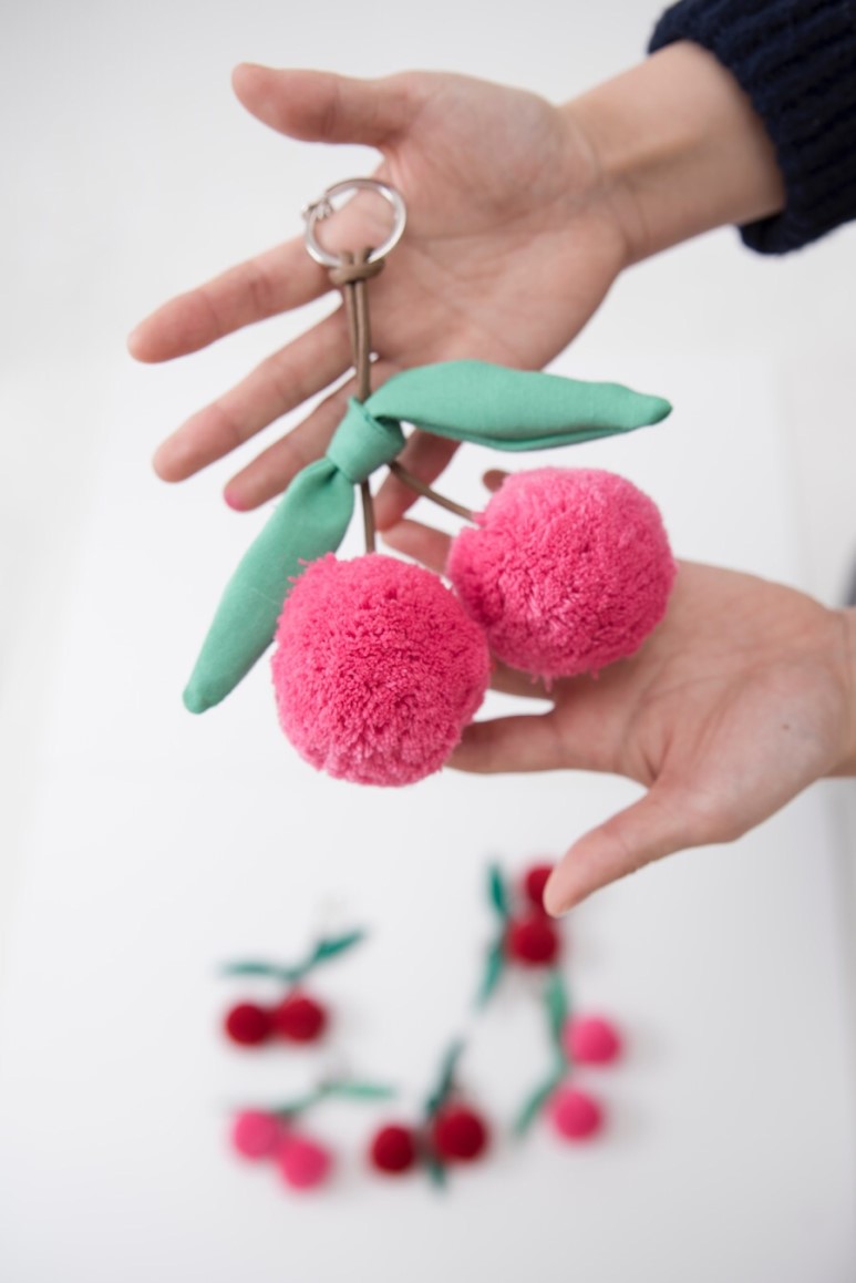 Pomfom !! Cherry Keyring Christmas discount !! Vin