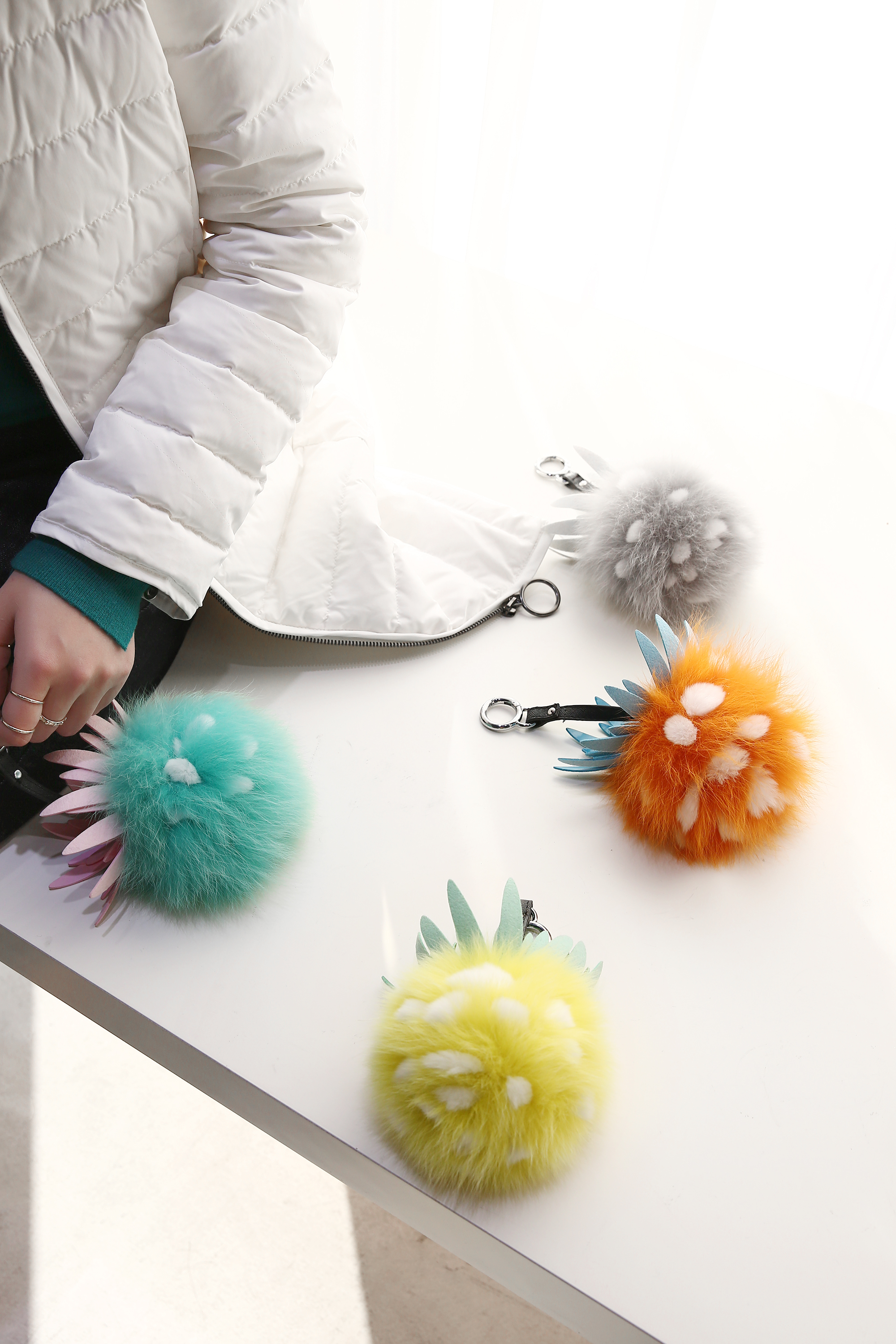 Pineapple Saga Fox Keyring Fur Foam Foam Professio