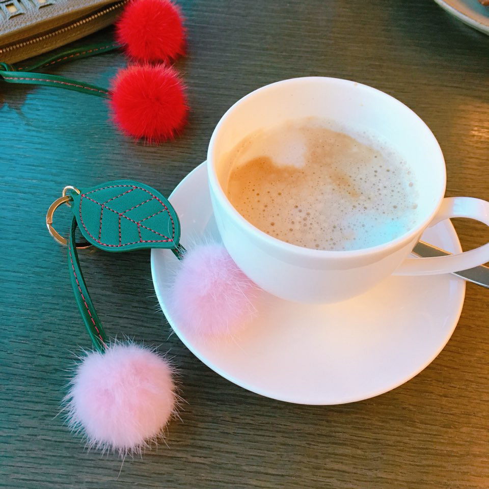 Black Heart Fox Pera Cherry Drop Keyring Pom-Form 