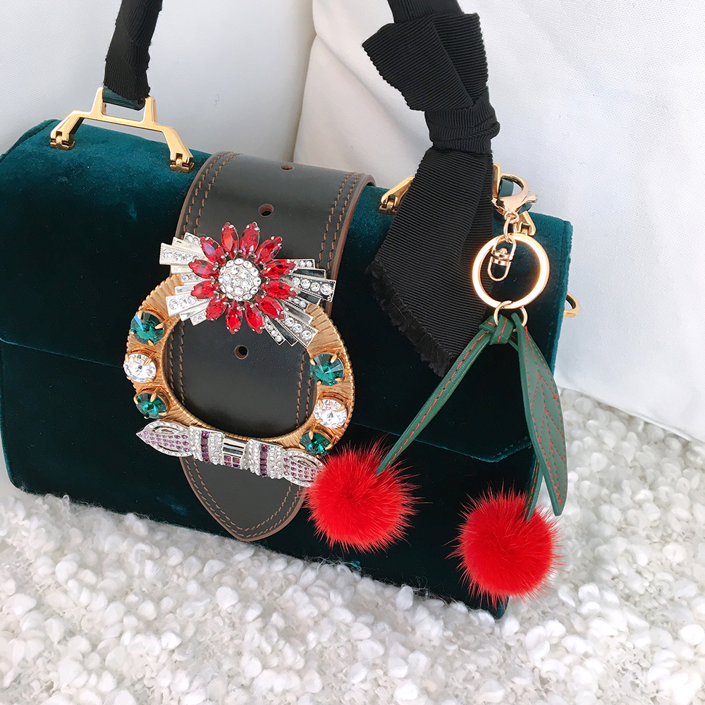 Black Heart Fox Pera Cherry Drop Keyring Pom-Form 