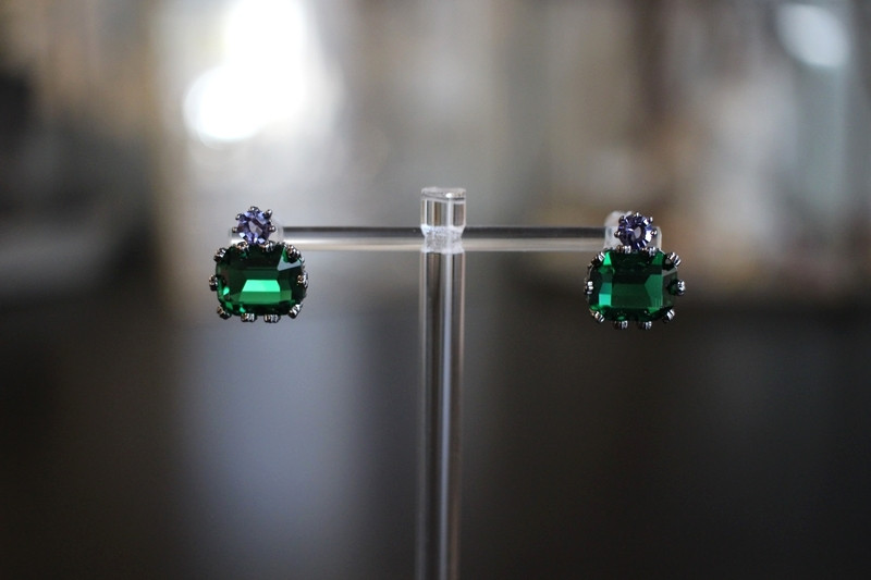 <b><p>Vivid color point earrg 2r Woman silver fele</p></b><b><p>ビビッド カラー ポイント イヤリング 2色 ヨジャウン シルバー 女性 キューク</p></b><br /><br /><p align='center'>