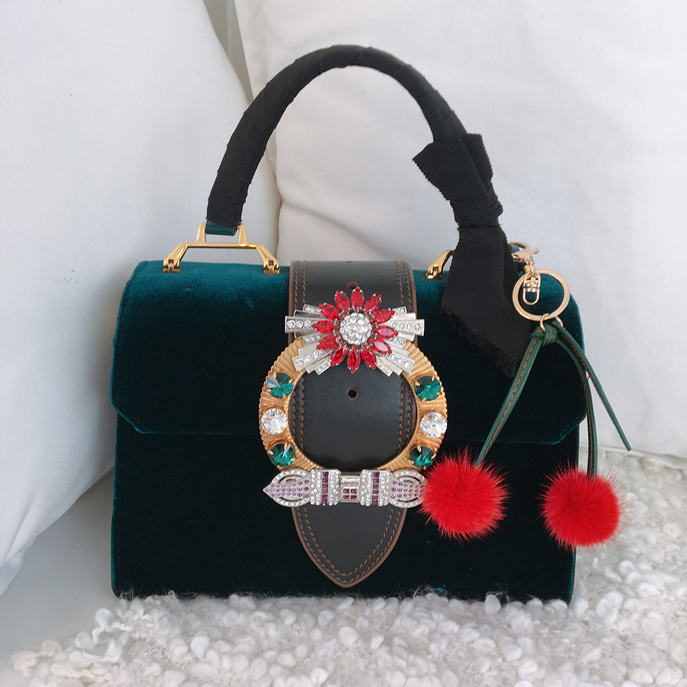 Black Heart Fox Pera Cherry Drop Keyring Pom-Form 