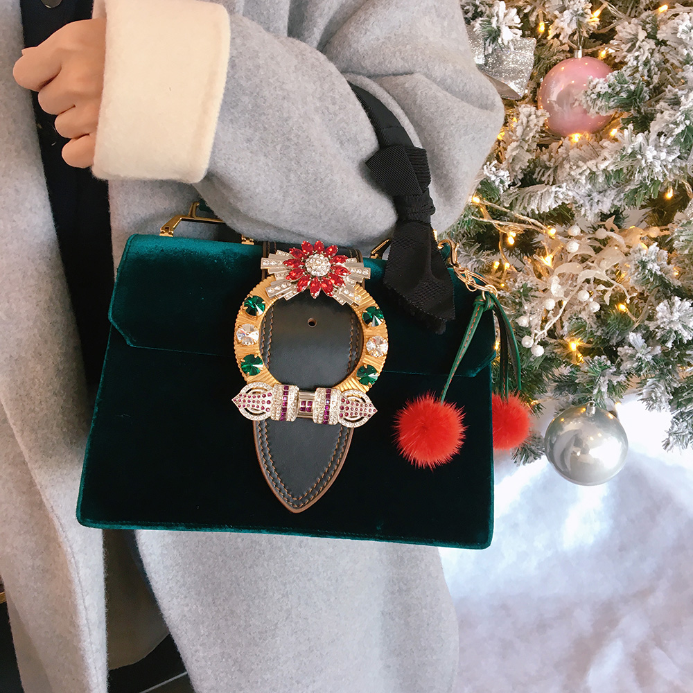 Black Heart Fox Pera Cherry Drop Keyring Pom-Form 