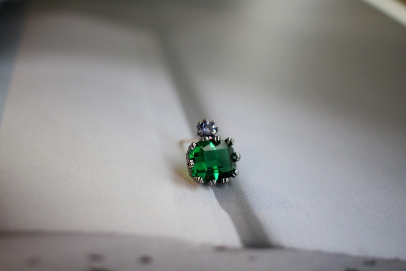 <b><p>Vivid color point earrg 2r Woman silver fele</p></b><b><p>ビビッド カラー ポイント イヤリング 2色 ヨジャウン シルバー 女性 キューク</p></b><br /><br /><p align='center'>