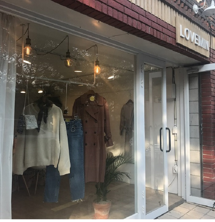 <b><p>Red ball earrings Simpleless Stylish Cute</p></b><b><p>レッドボールイヤリング シンプルリース 魅力のあるスタイル 可愛らしいデザイン 生気溌剌と</p></b><br /><br /><p align='center'>