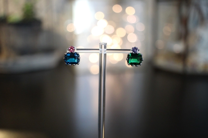 <b><p>Vivid color point earrg 2r Woman silver fele</p></b><b><p>ビビッド カラー ポイント イヤリング 2色 ヨジャウン シルバー 女性 キューク</p></b><br /><br /><p align='center'>