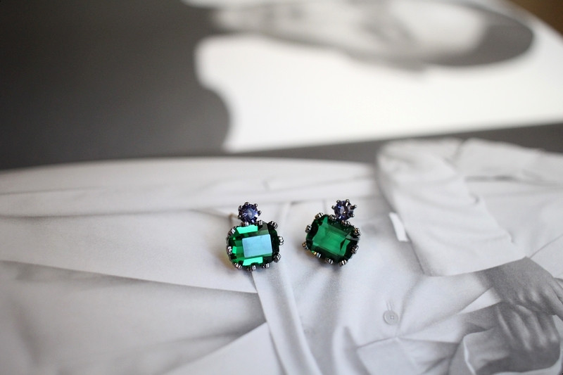 <b><p>Vivid color point earrg 2r Woman silver fele</p></b><b><p>ビビッド カラー ポイント イヤリング 2色 ヨジャウン シルバー 女性 キューク</p></b><br /><br /><p align='center'>