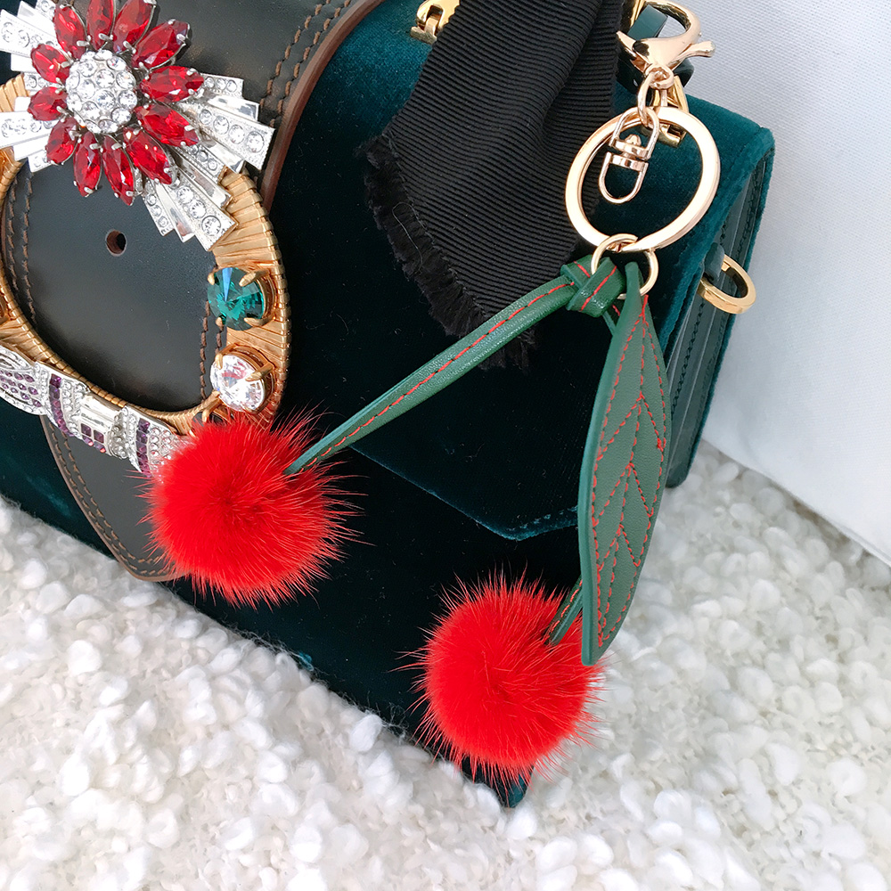 Black Heart Fox Pera Cherry Drop Keyring Pom-Form 