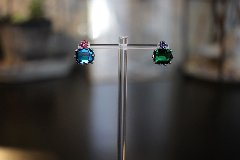 <b><p>Vivid color point earrg 2r Woman silver fele</p></b><b><p>ビビッド カラー ポイント イヤリング 2色 ヨジャウン シルバー 女性 キューク</p></b><br /><br /><p align='center'>