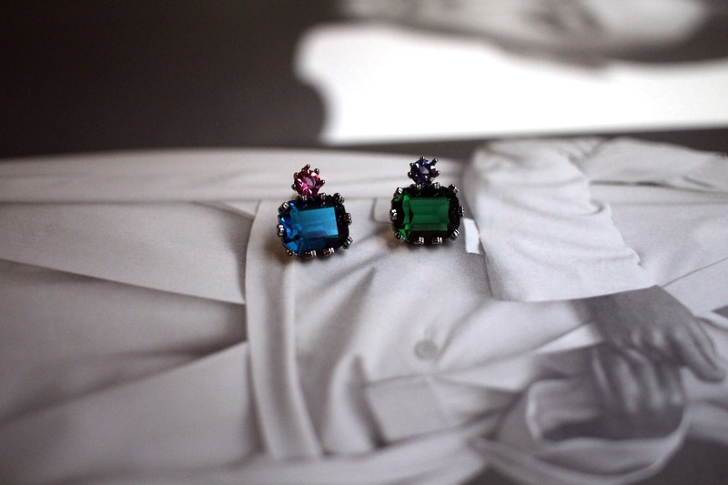 <b><p>Vivid color point earrg 2r Woman silver fele</p></b><b><p>ビビッド カラー ポイント イヤリング 2色 ヨジャウン シルバー 女性 キューク</p></b><br /><br /><p align='center'>